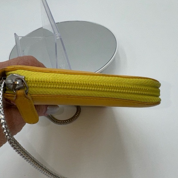 Chanel-Authentic-Camelia  zip organizer on original Chain Yellow - Picture 3 of 16